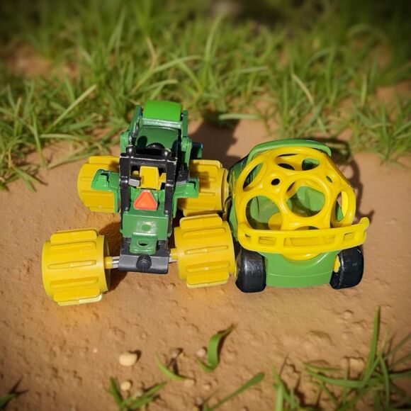 Toddler John Deere Lot Tractor W Paddle Wheels & John Deere OBALL Gripper Car - Picture 3 of 7